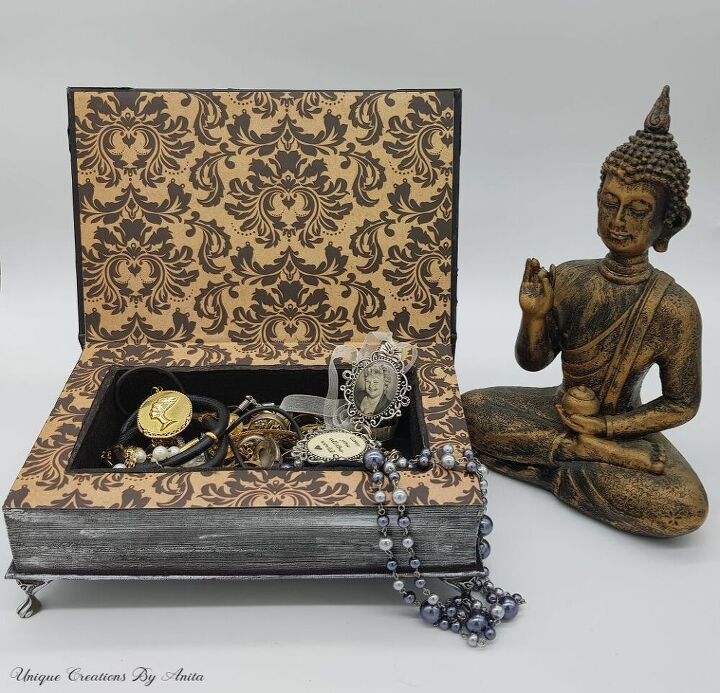 Old book upcylced into a jewellery box (19).jpg