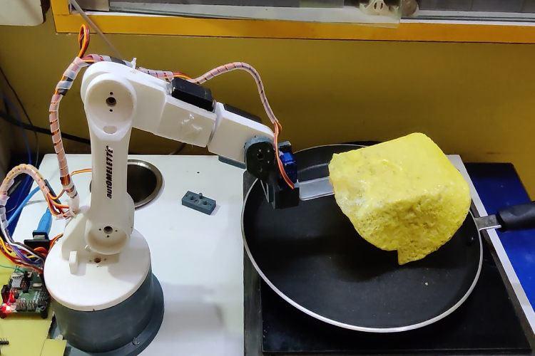 Omelet-Making-Robot.jpg