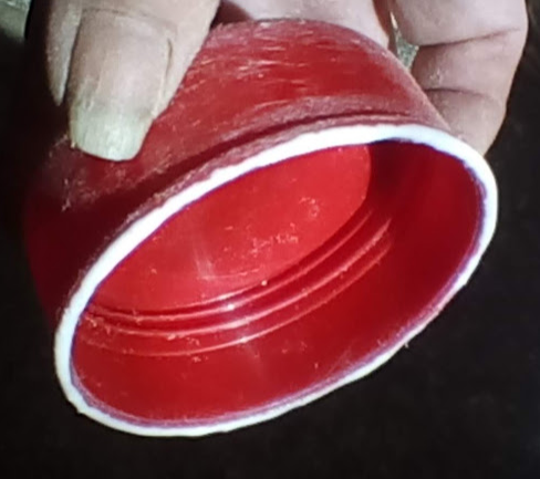 Paint the edge of the cap with glue.png