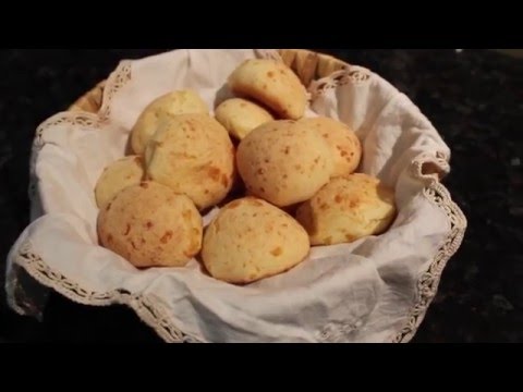 Pao de Queijo Brasileiro (Brazilian Cheese Bread)