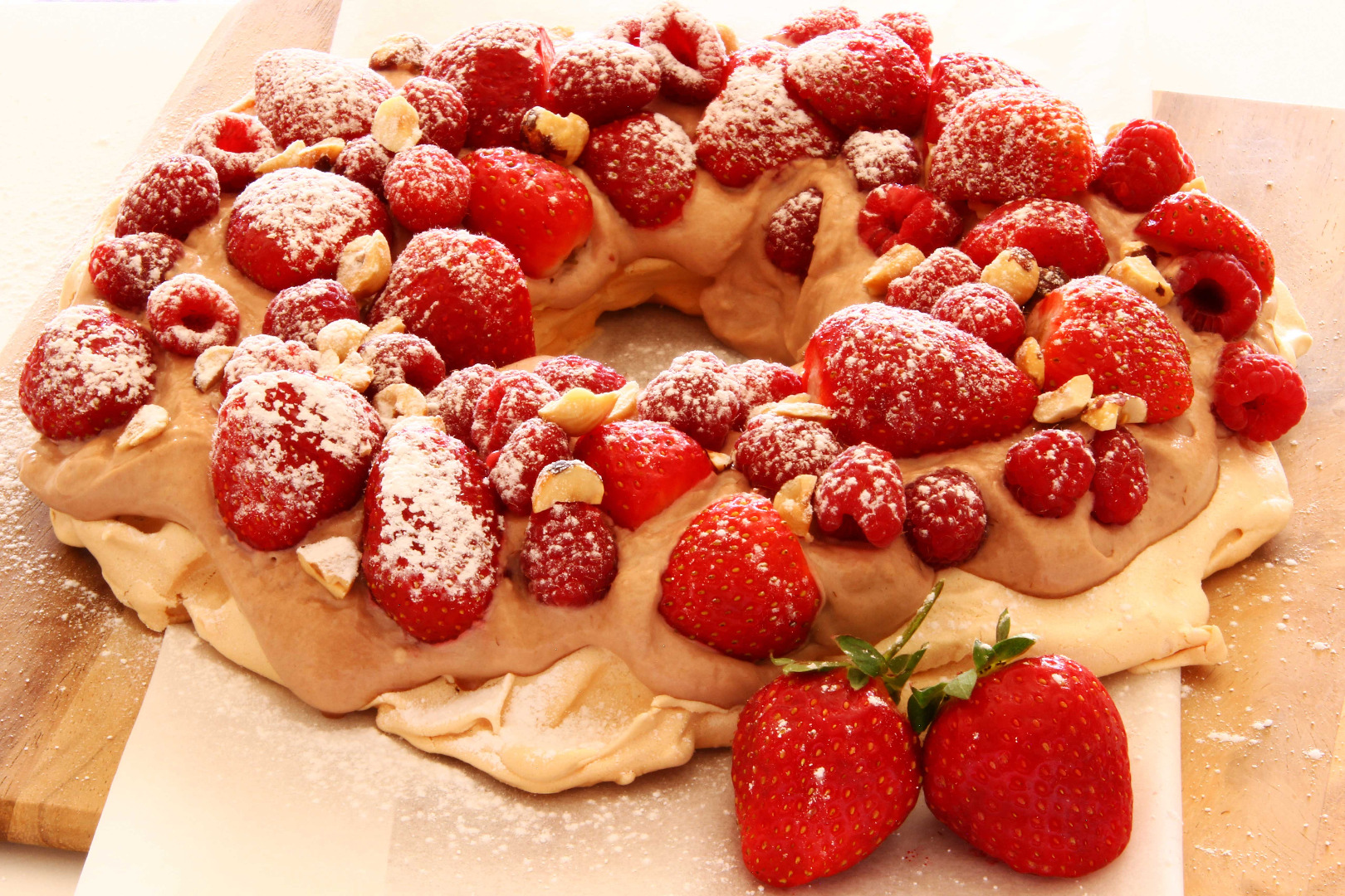 Pavlova-Cake-with-Nutella-web.jpg