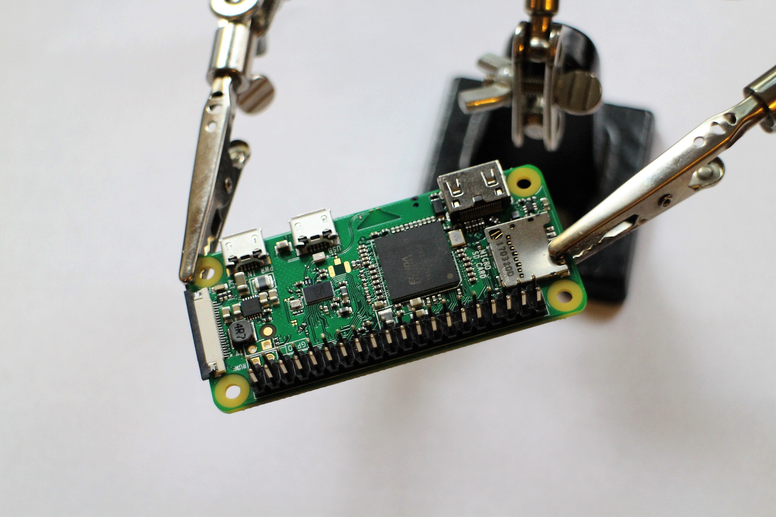 PiZero-Closeup_Headers.jpg