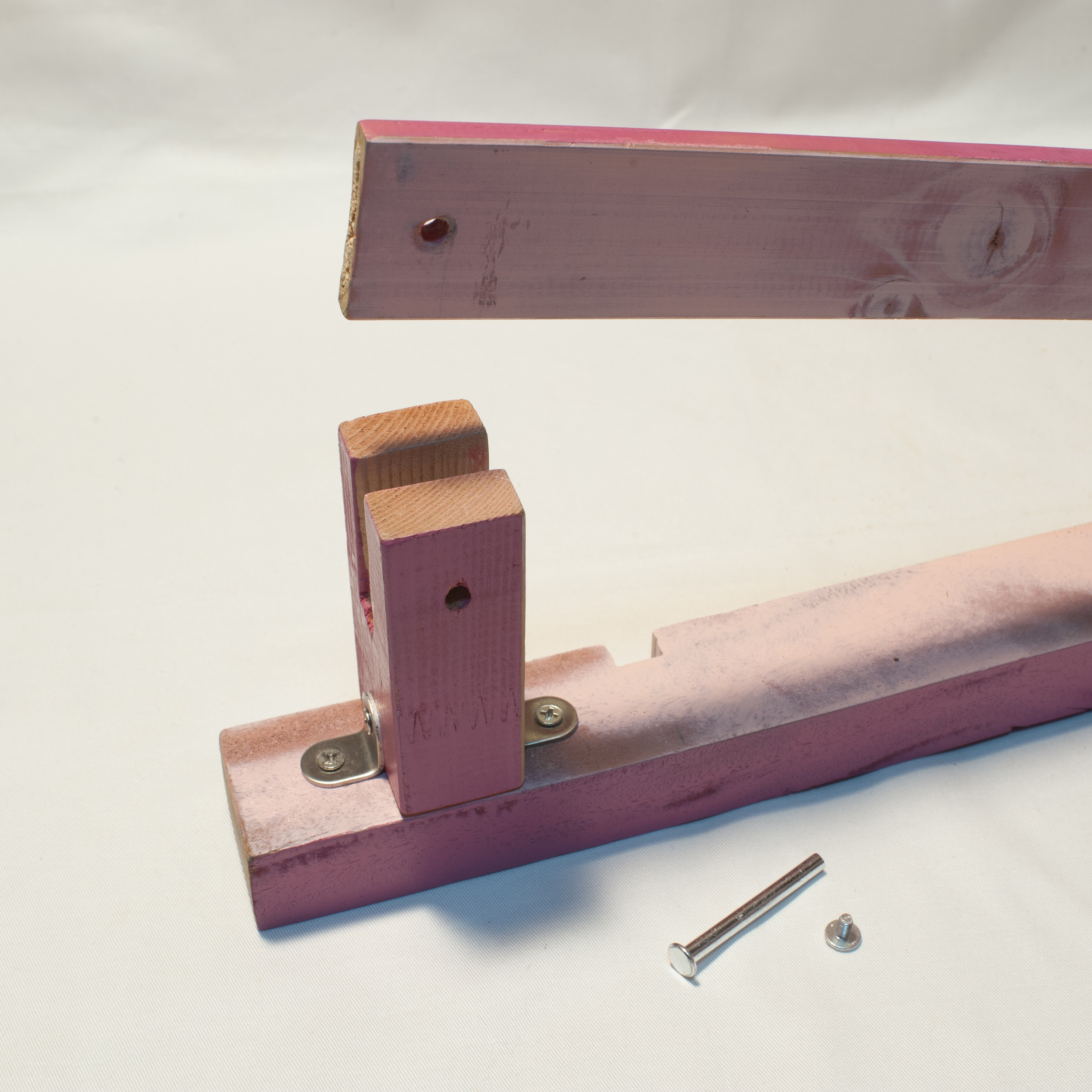 PinkWoodenHolder-9.jpg