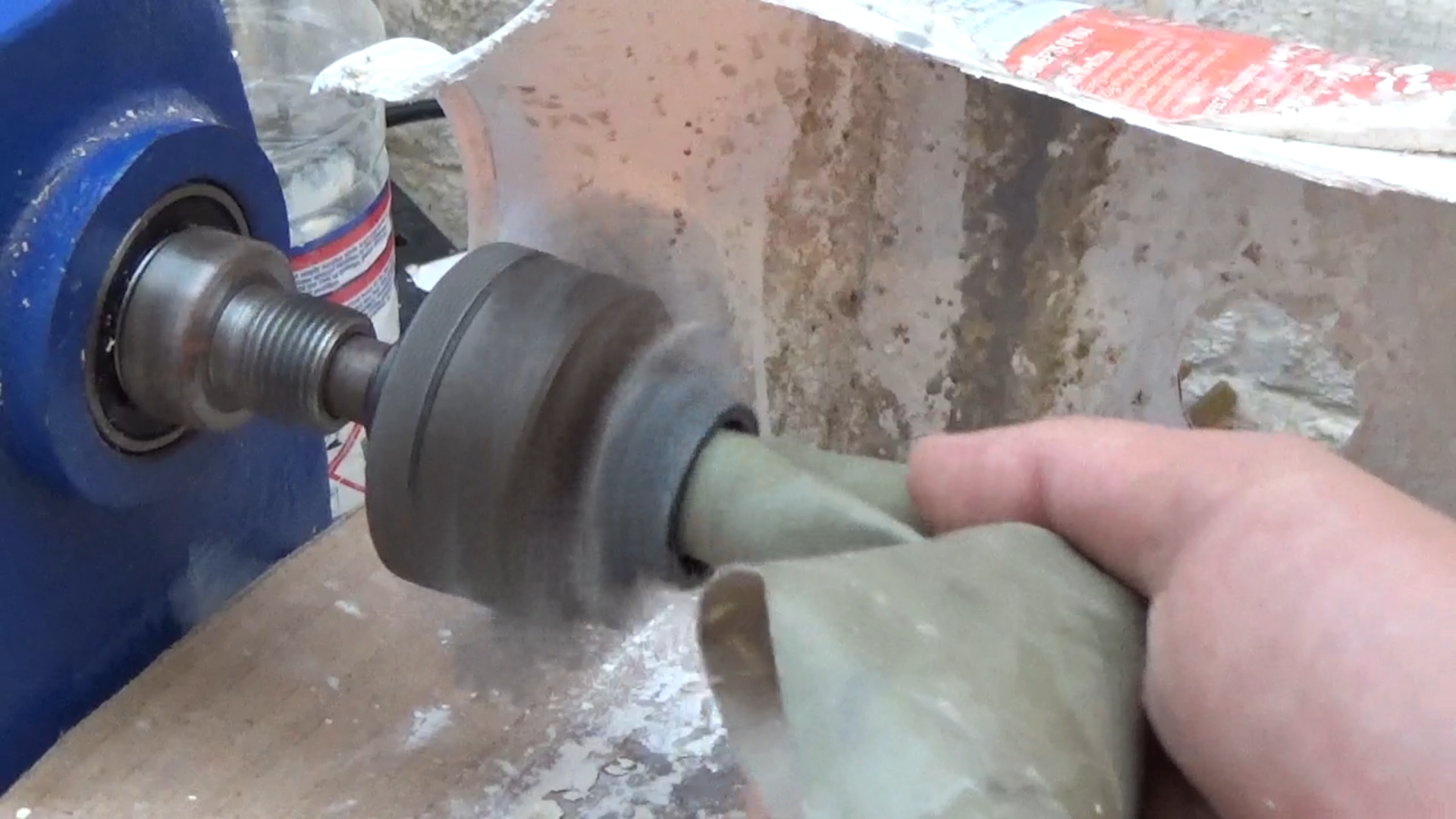 Polishing inside of corian ring on lathe 2.bmp