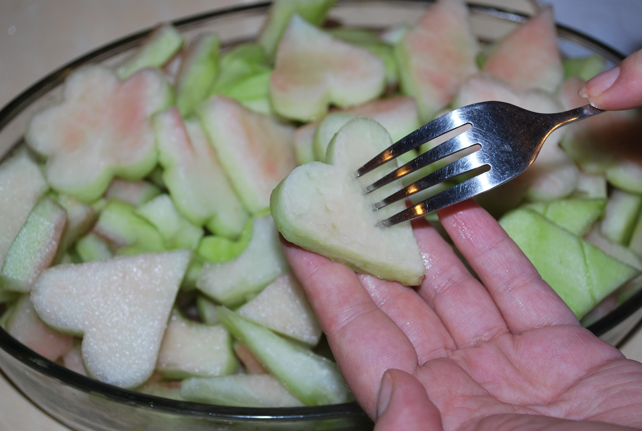 Pricking the melon with a fork - Copy.JPG