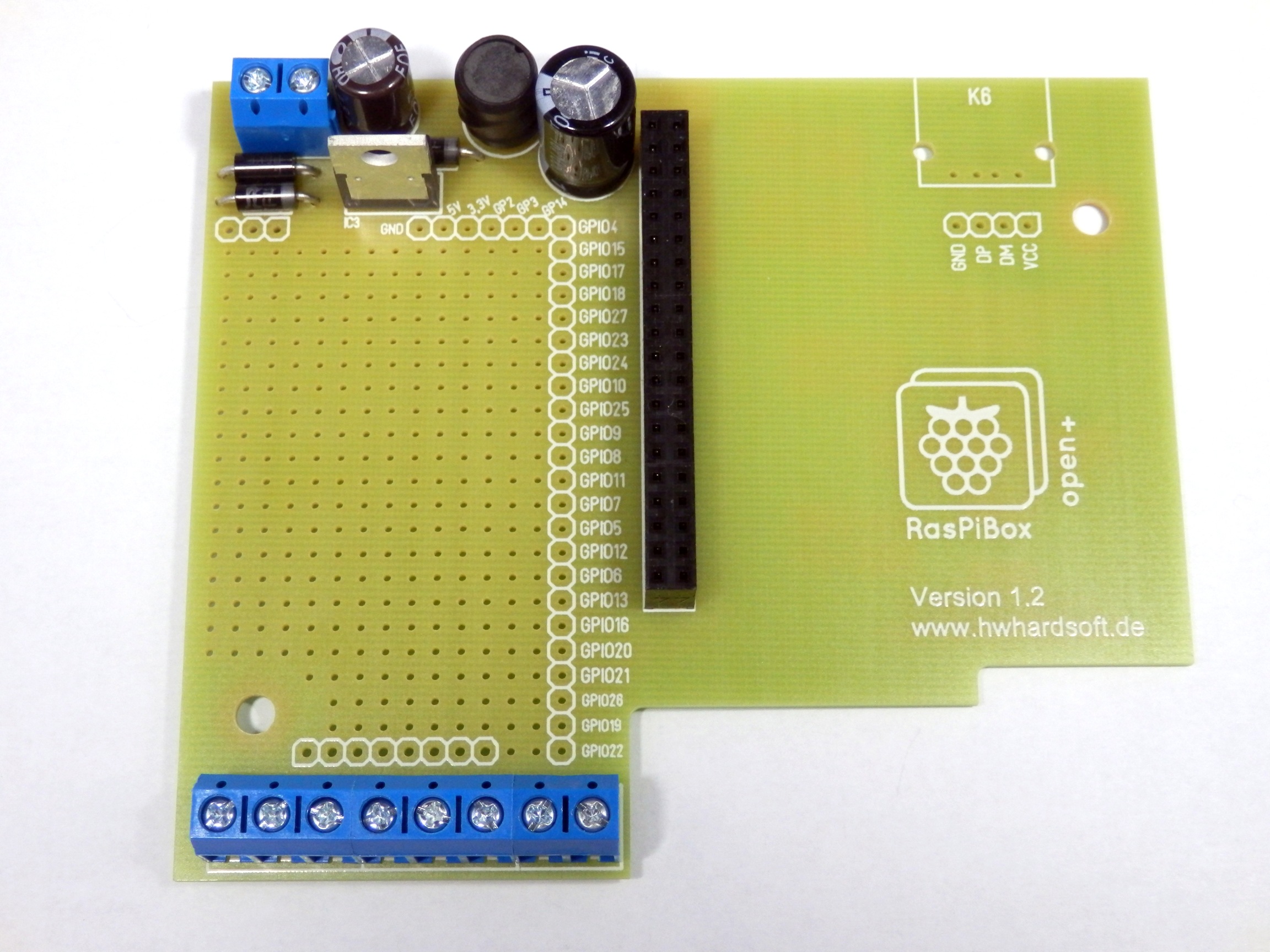 RaspiBox_pcb_assembled.jpg