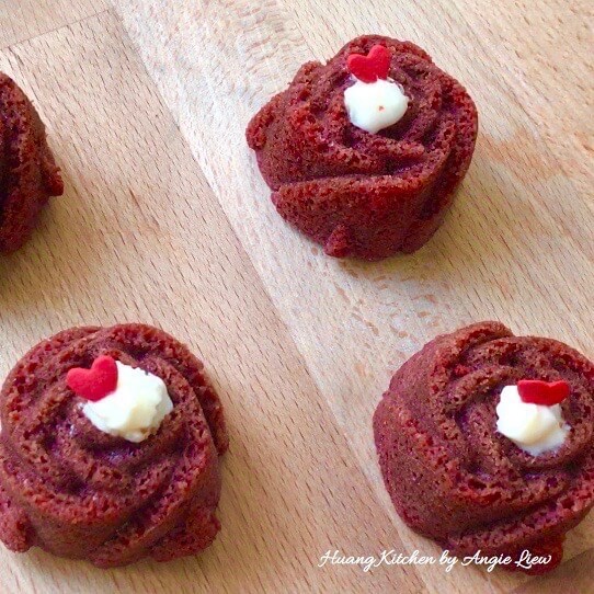 Red-Velvet-Rose-Cupcakes-Steps-Sugar-Hearts.jpg