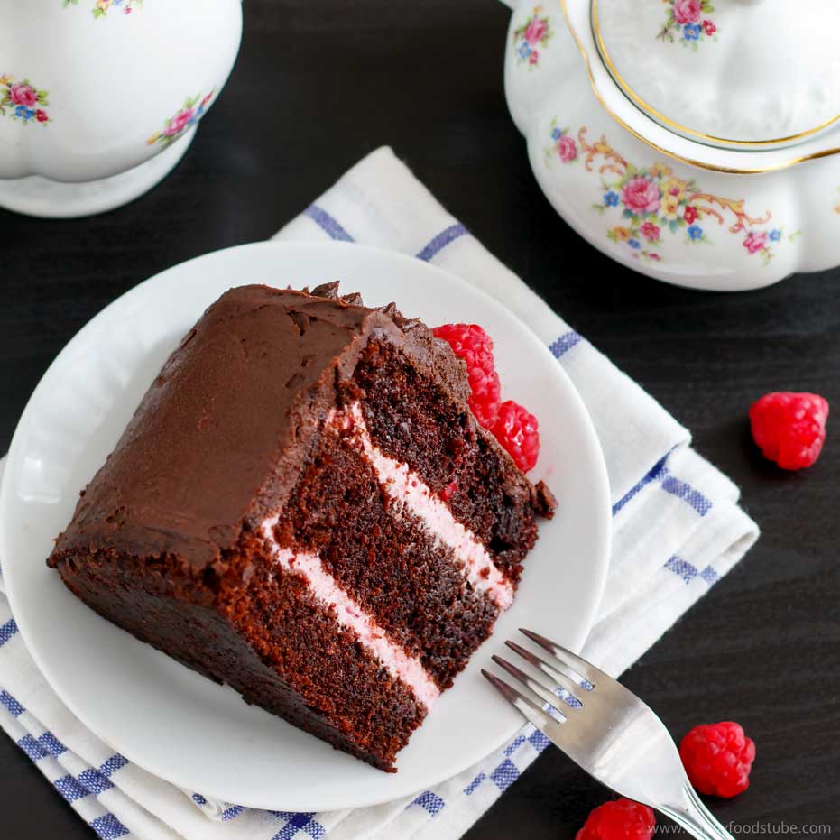 Red-Wine-Chocolate-Raspberry-Cake-Table.jpg