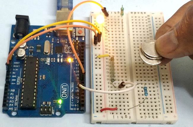 Reed-switch-with-Arduino-in-action.jpg