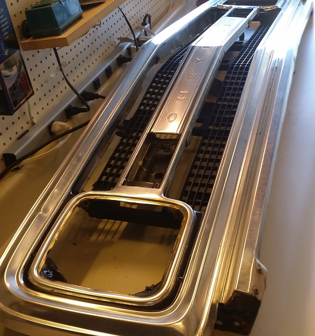 Refurbush-Vintage-Truck-Grill-7.jpg