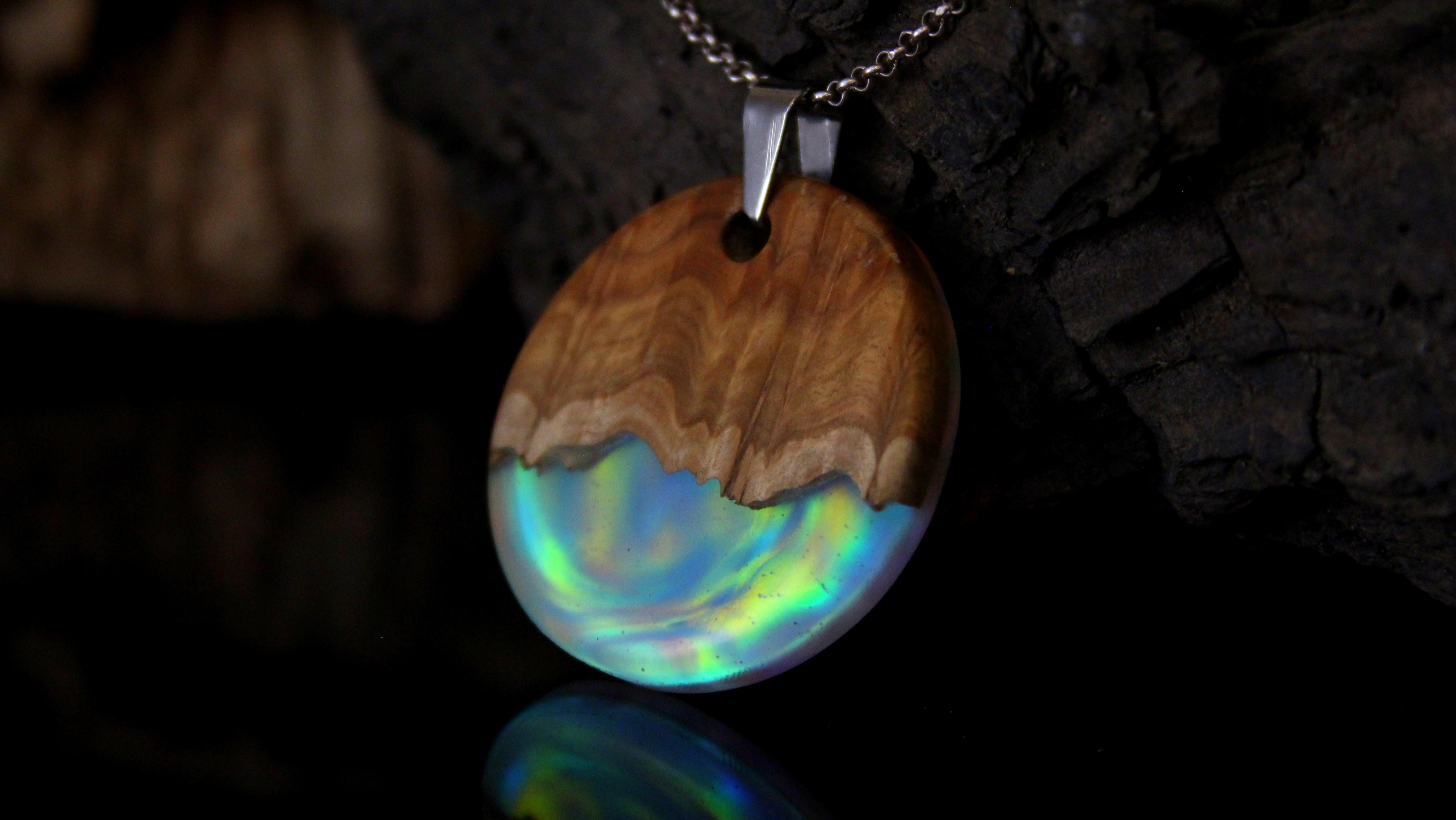 Resin and wood Aurora pendant .JPG