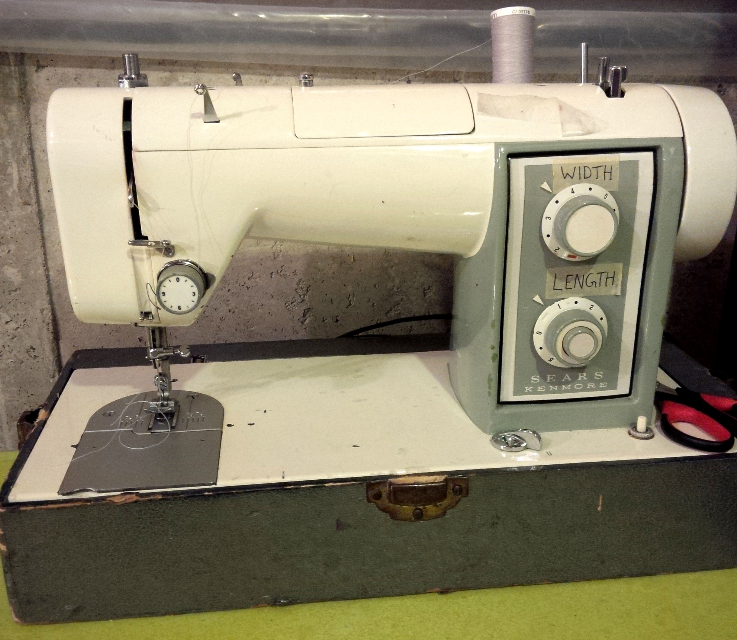 Retro Sewing Machine.jpg