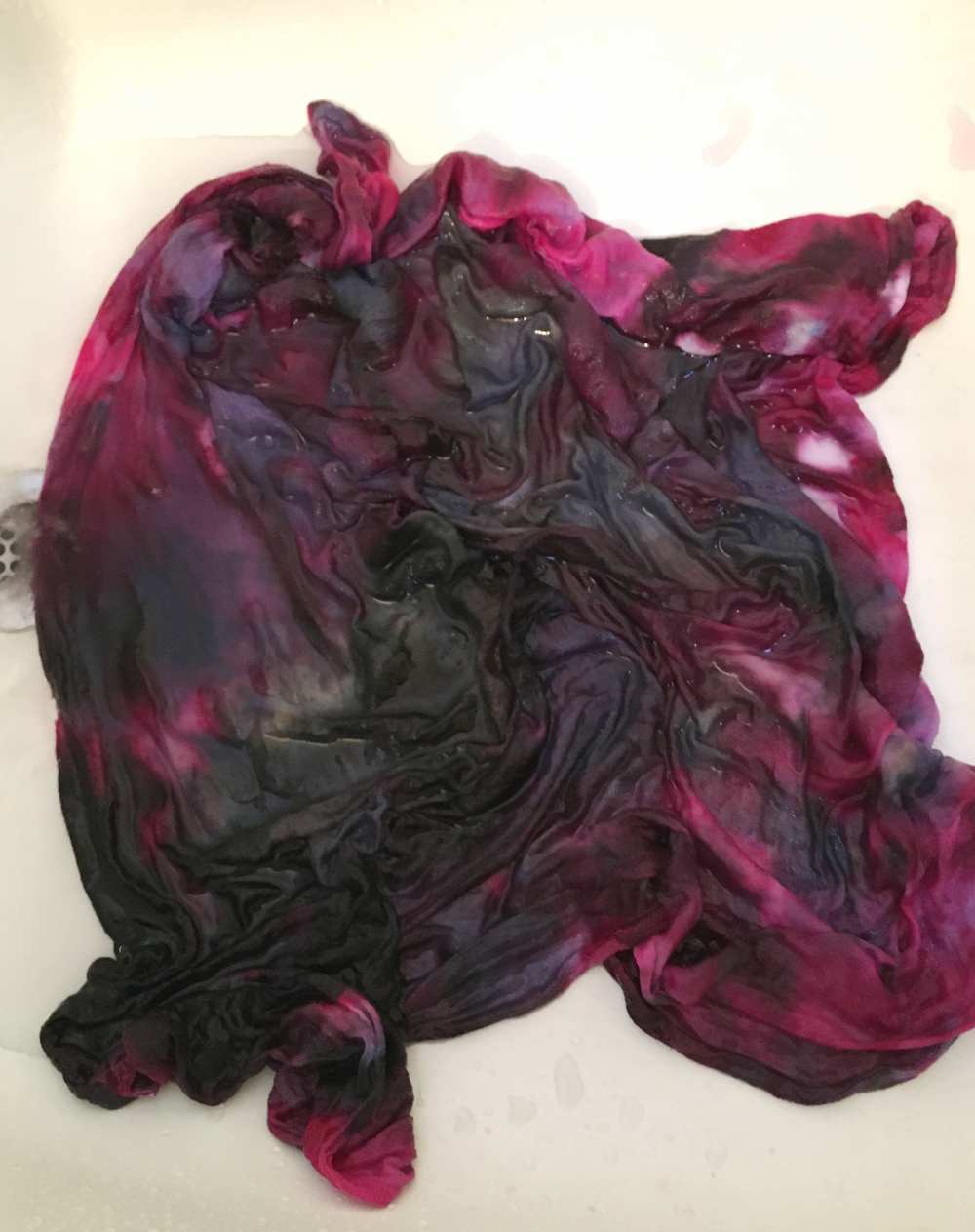 Rinsing dyes out of the cotton fabric (1).jpg