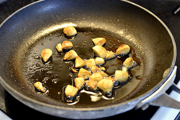 Roasted-Garlic-Chicken-Skillet_10_mini.jpg