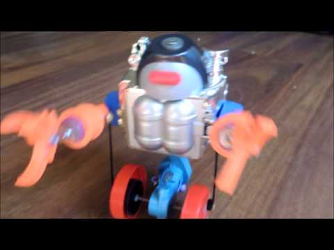 Roboto, the Wobbling Toy Robot