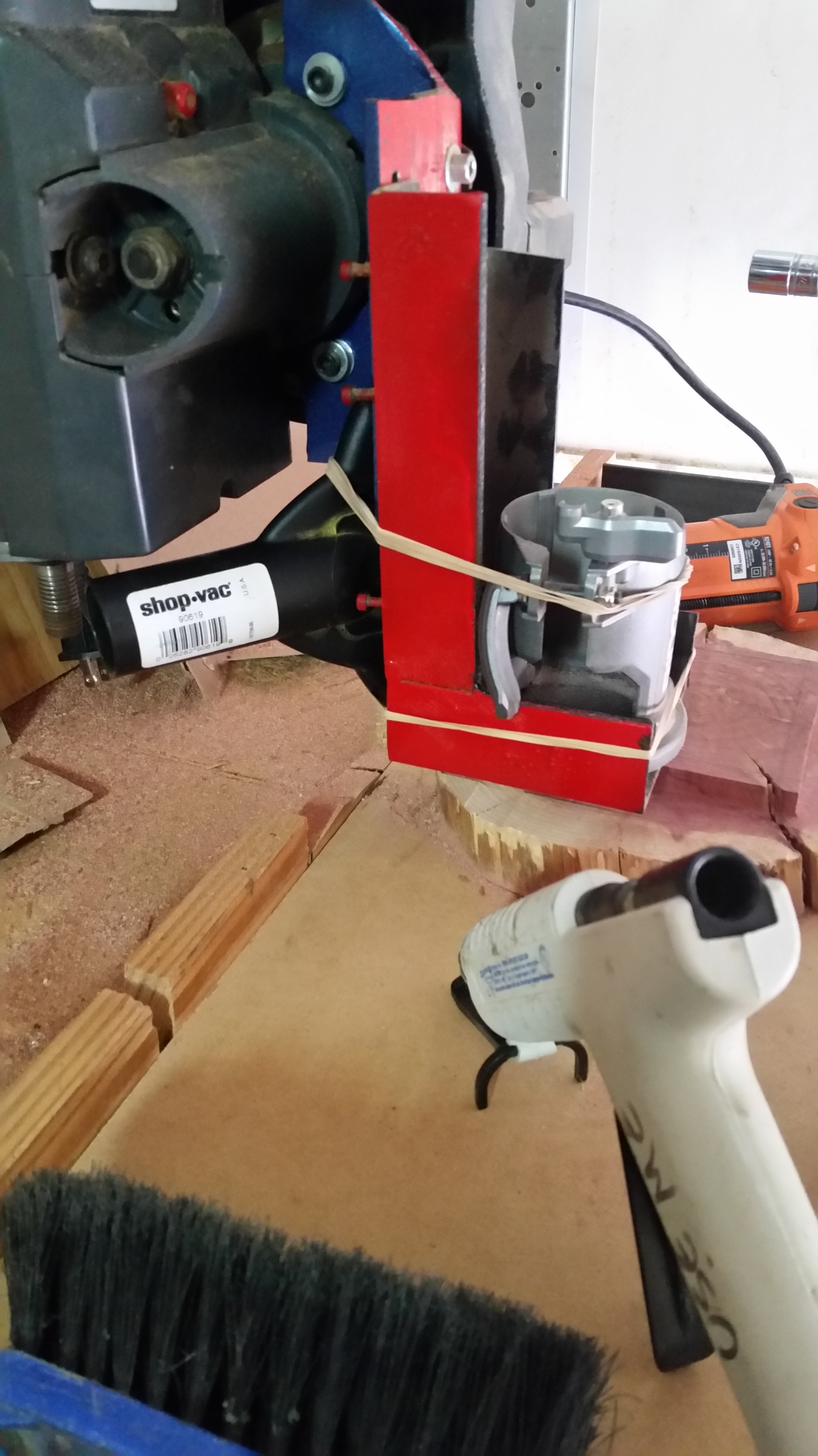 Router - random - glue gun - mounting dust control.jpg