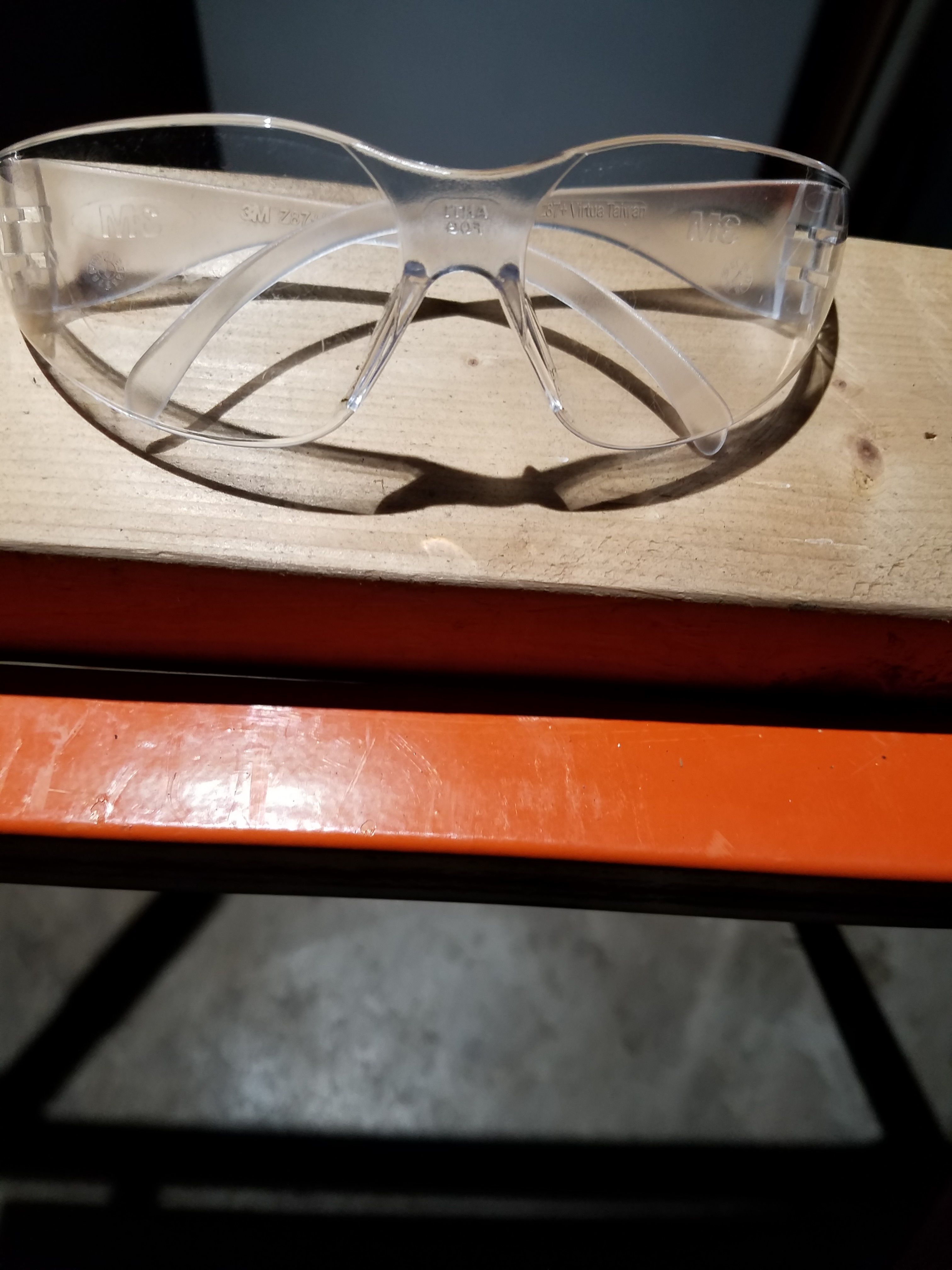 Safety glasses.jpg