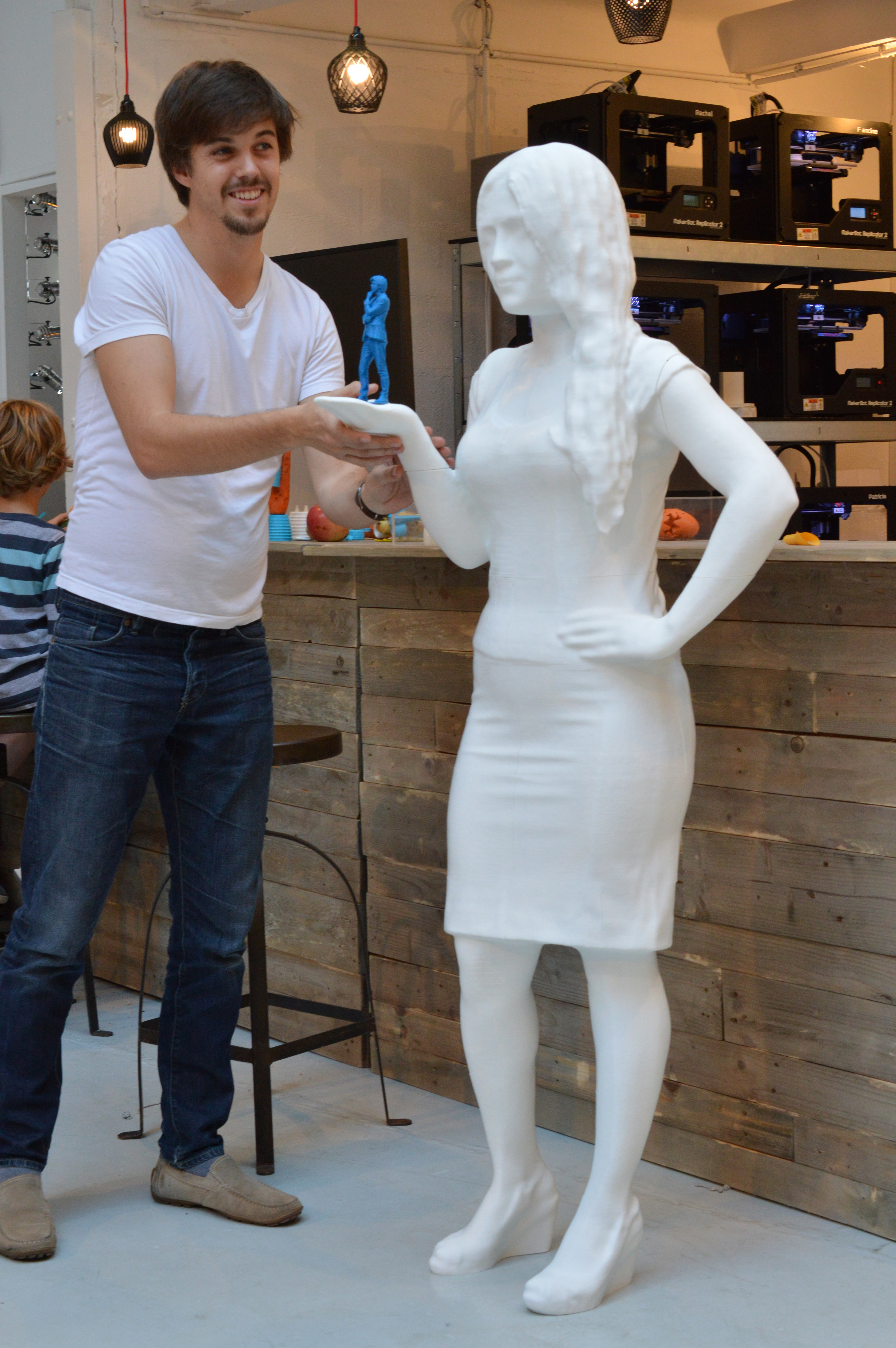 Samuel assemble his fiance statue.jpg