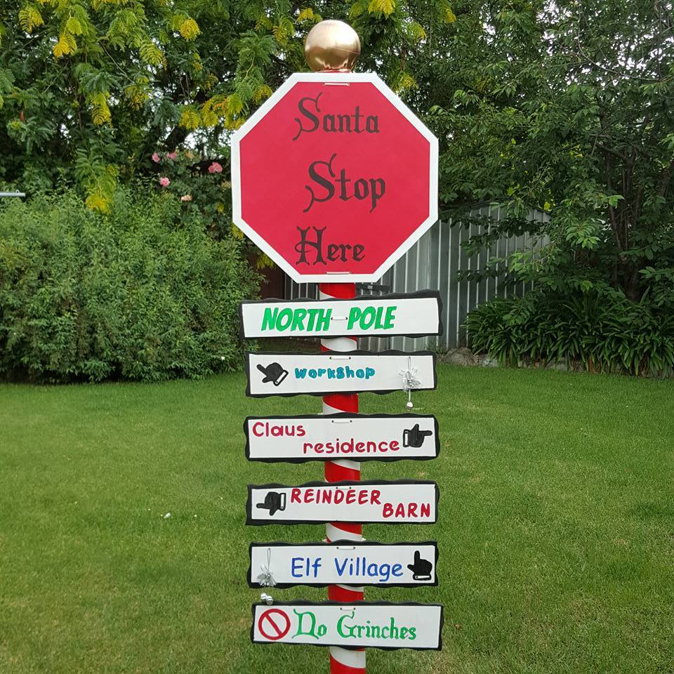 Santa stop here sign post (4).jpg