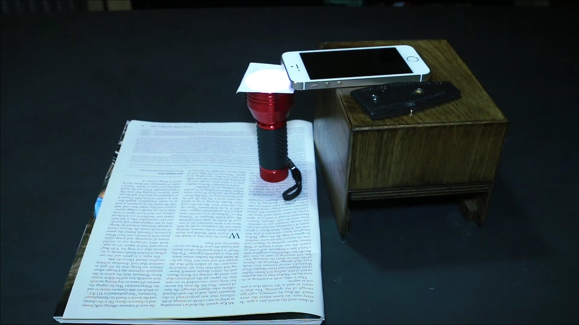 See Microbes with this DIY Phone Microscope - YouTube_2.MKV_000115886.jpg