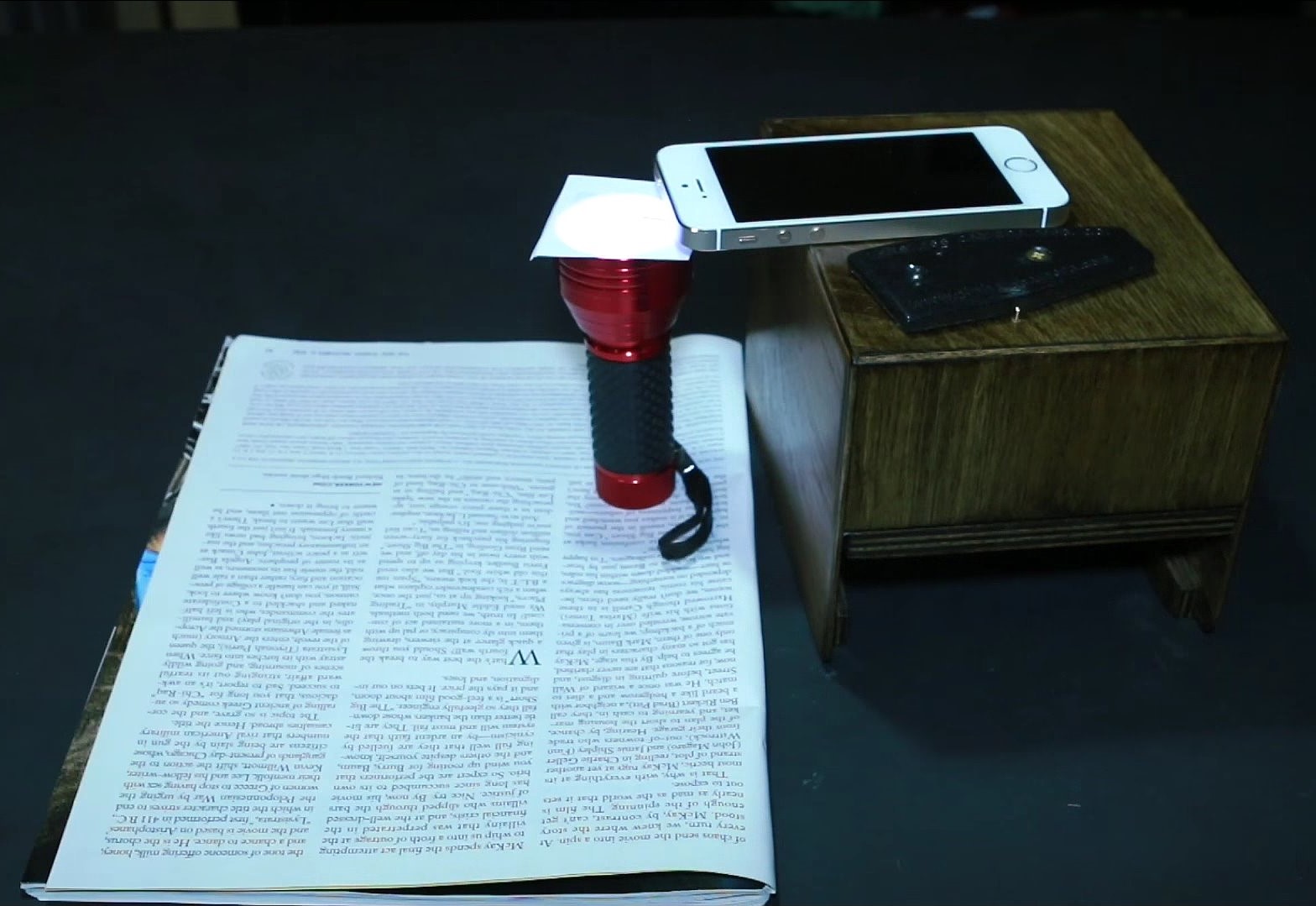 See Microbes with this DIY Phone Microscope - YouTube_2.MKV_000115886.jpg