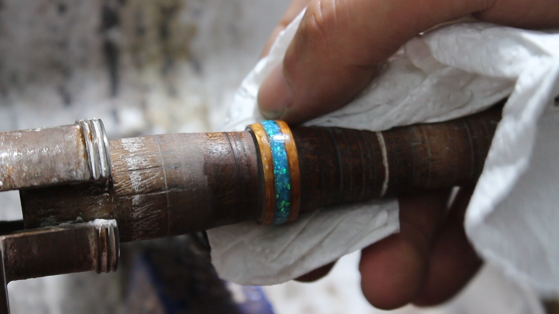 Silver and Koa Wood Ring With Blue Opal 40.bmp