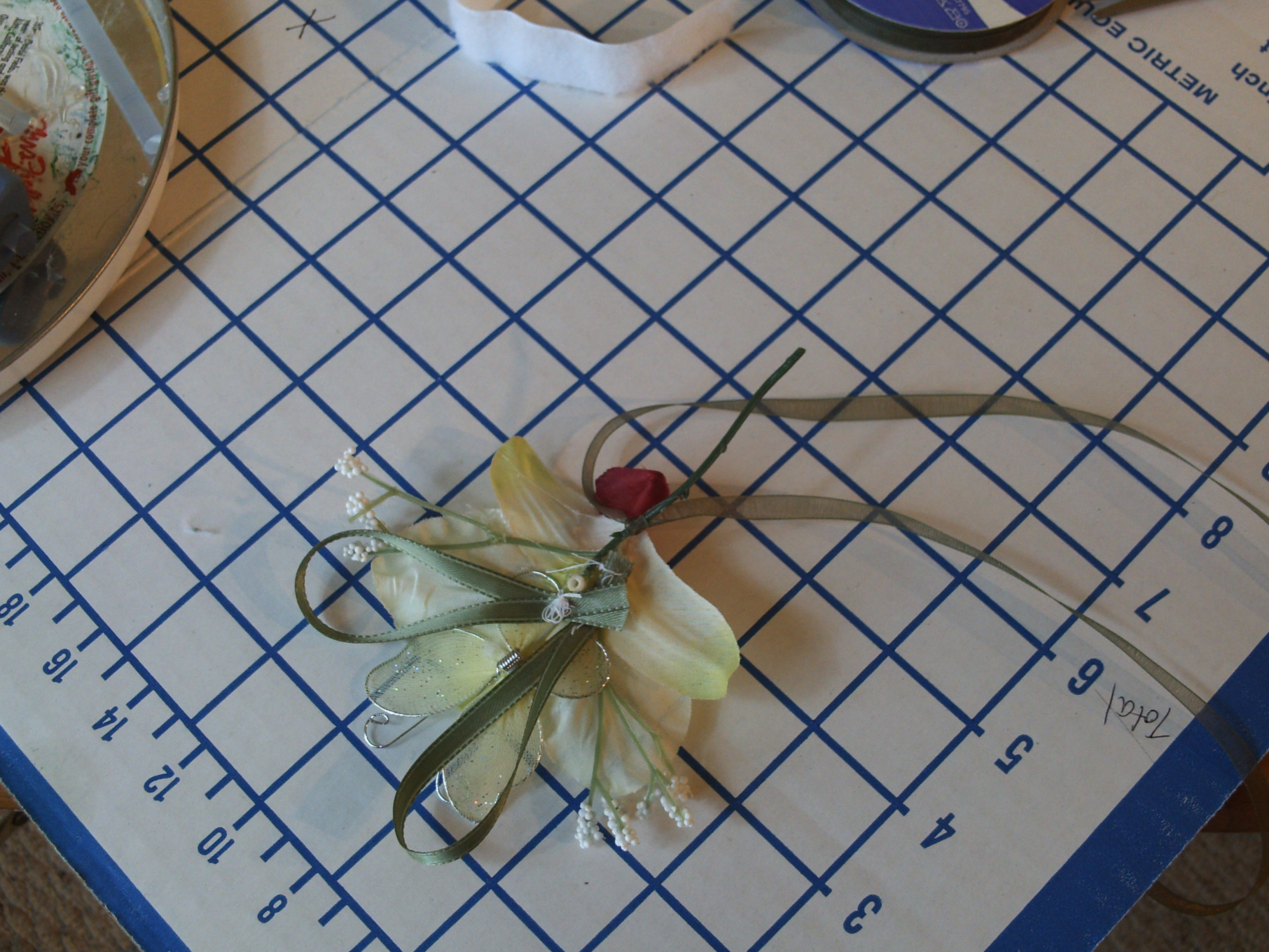 Simple Corsage 2 002.jpg