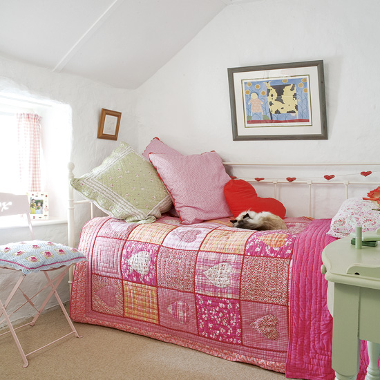 Small-childs-room.jpg