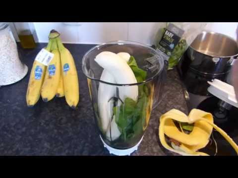 Smoothie nr1 spinach with banana and vanilla yogurt