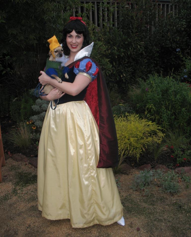 Snow White with Happy.2.JPG