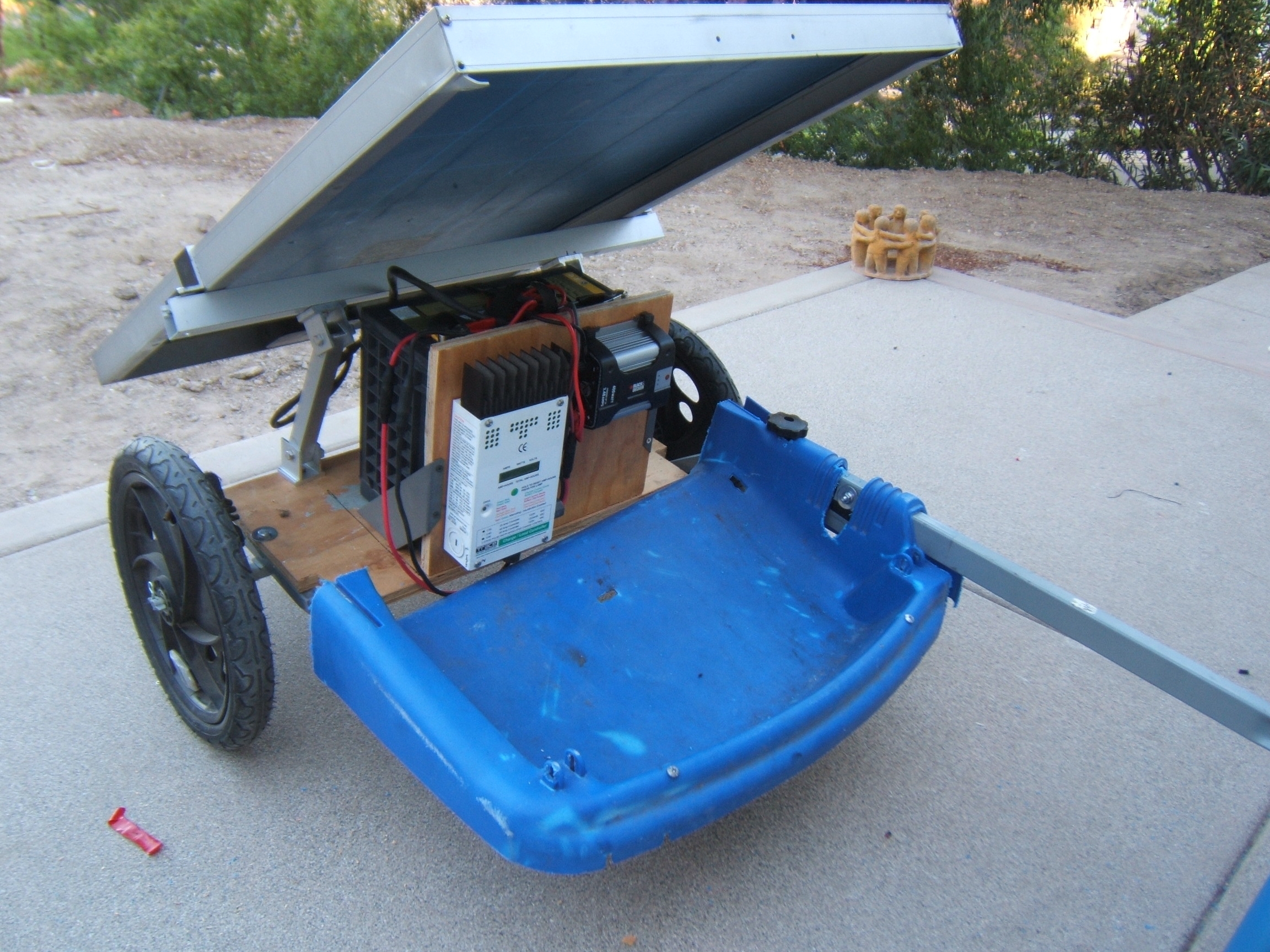 SolarTrailer011 Open Front View.JPG