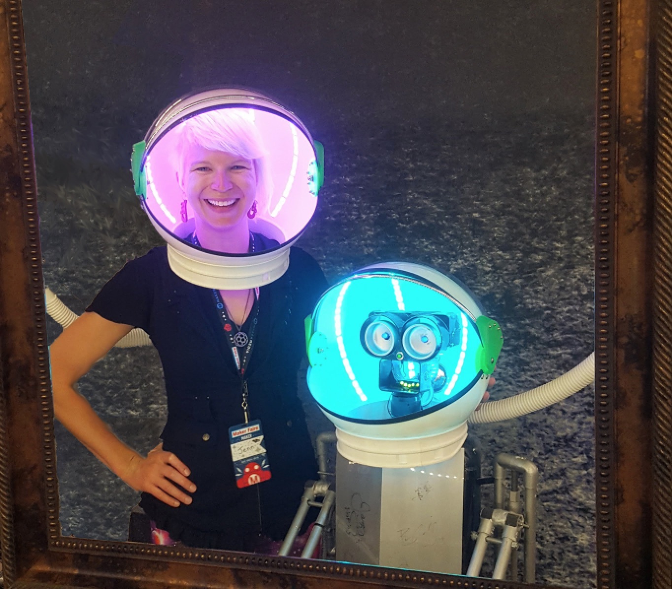 SpaceHelmetPhotoBooth_robot2018.jpg