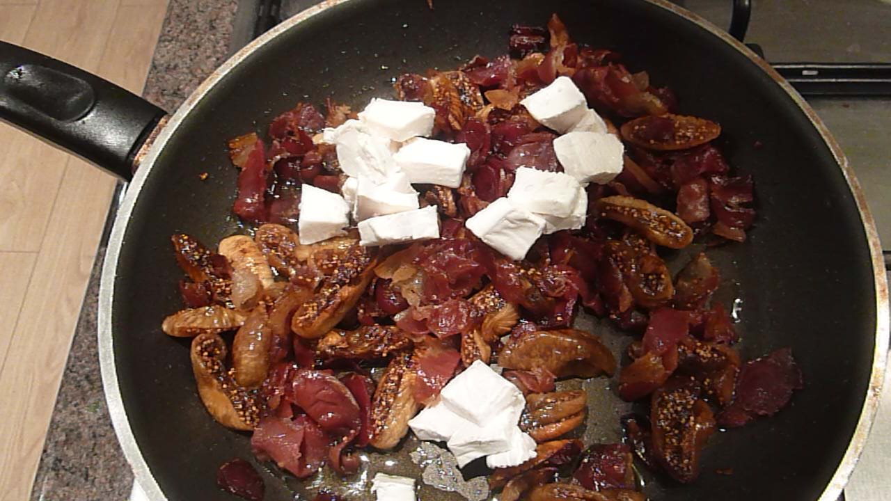 Spaghetti with Prosciutto, Dried Figs, and Goat Cheese 021.JPG