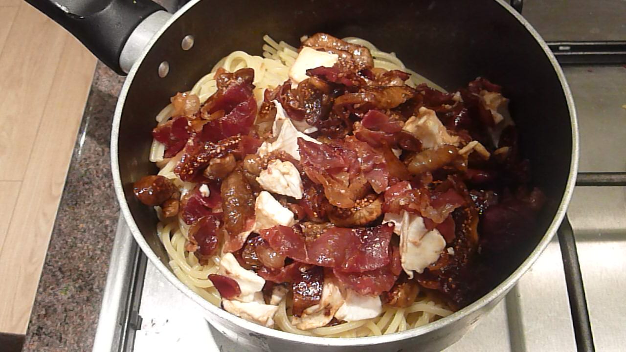 Spaghetti with Prosciutto, Dried Figs, and Goat Cheese 024.JPG