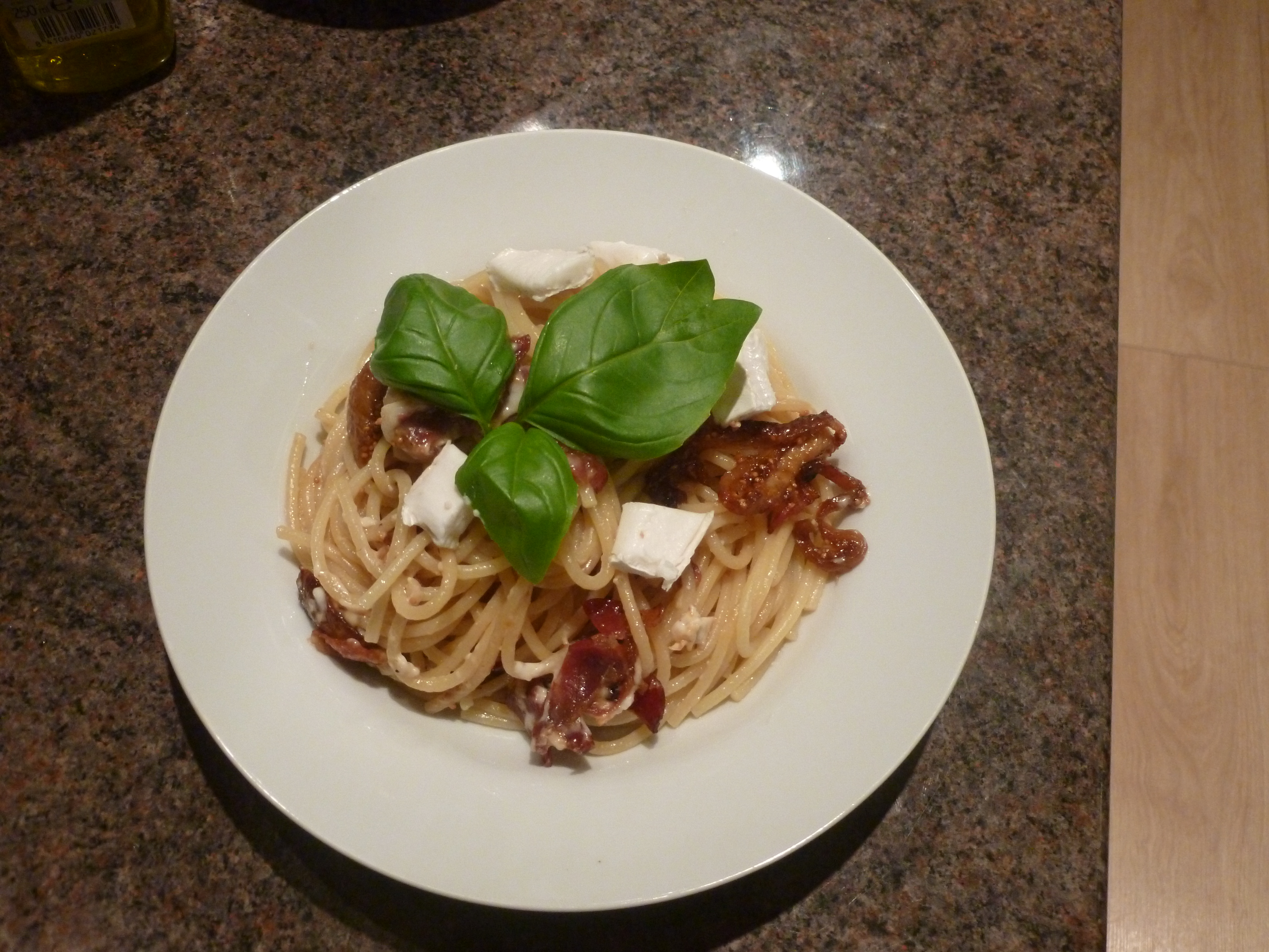 Spaghetti with Prosciutto, Dried Figs, and Goat Cheese 028.JPG