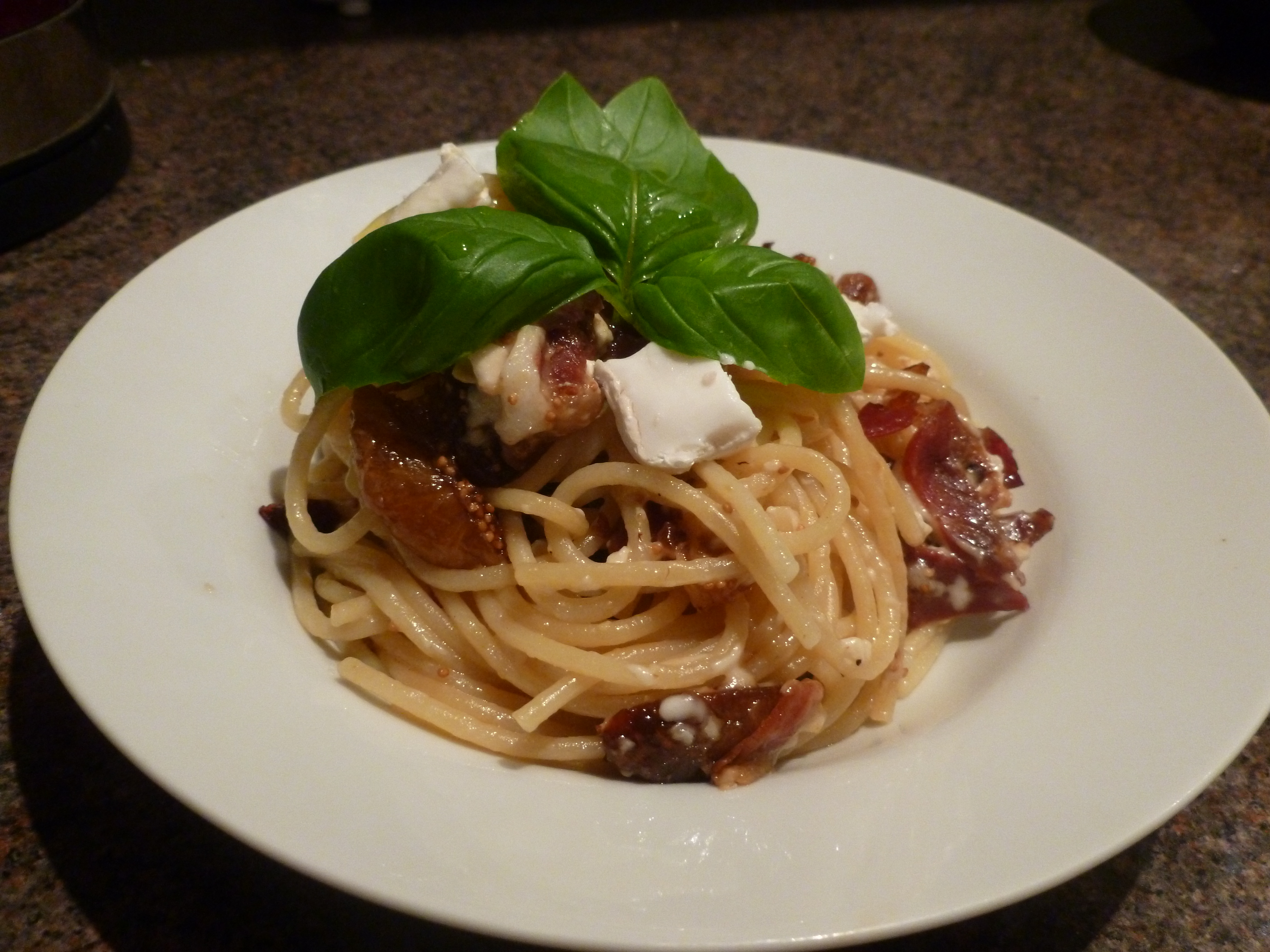 Spaghetti with Prosciutto, Dried Figs, and Goat Cheese 033.JPG