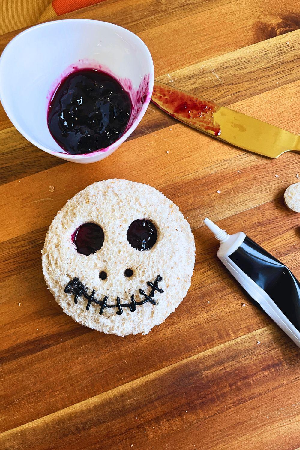 Spooky Halloween Sandwich For Kids Lunchbox 1 (2).jpg