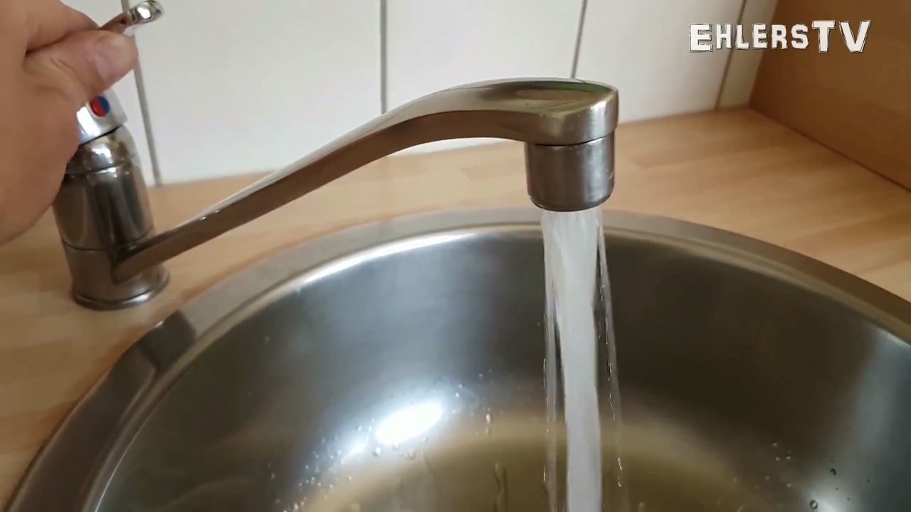 Spraying Faucet Lifehack.jpg