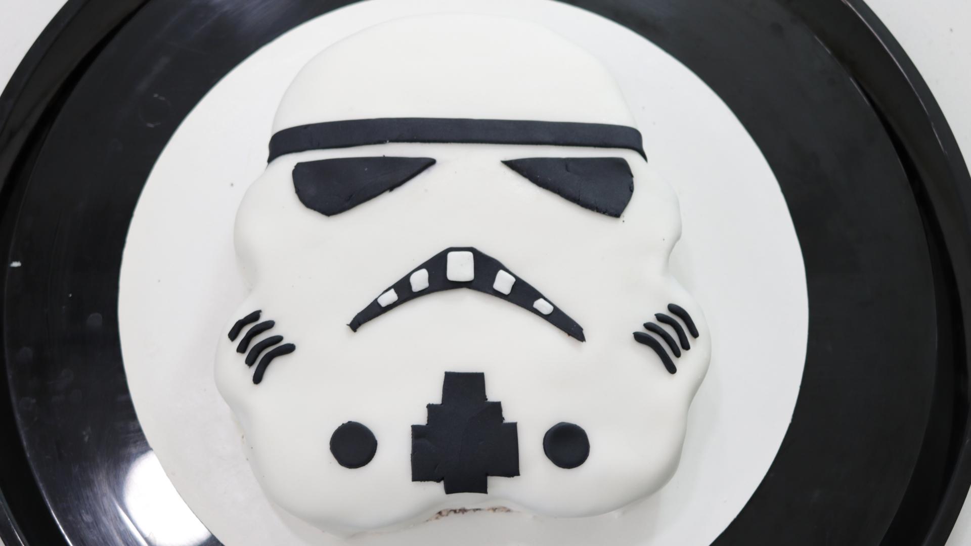 Star Wars Stormtrooper Cake 5.jpg