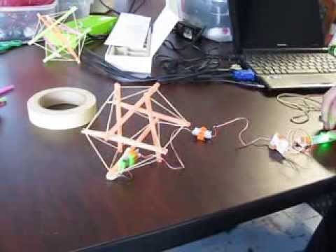 Steering a Tensegrity with Vibrations