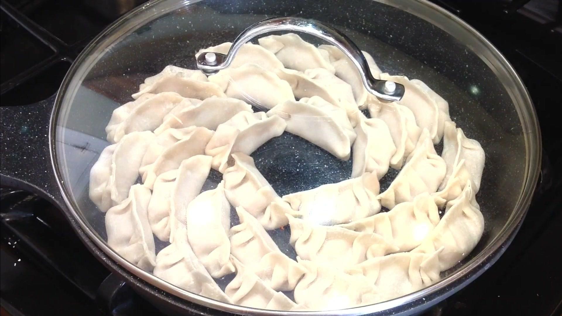 Step 4 Remove Sauce Cup Cook Dumplings on Dry Covered Fade out 38.jpg