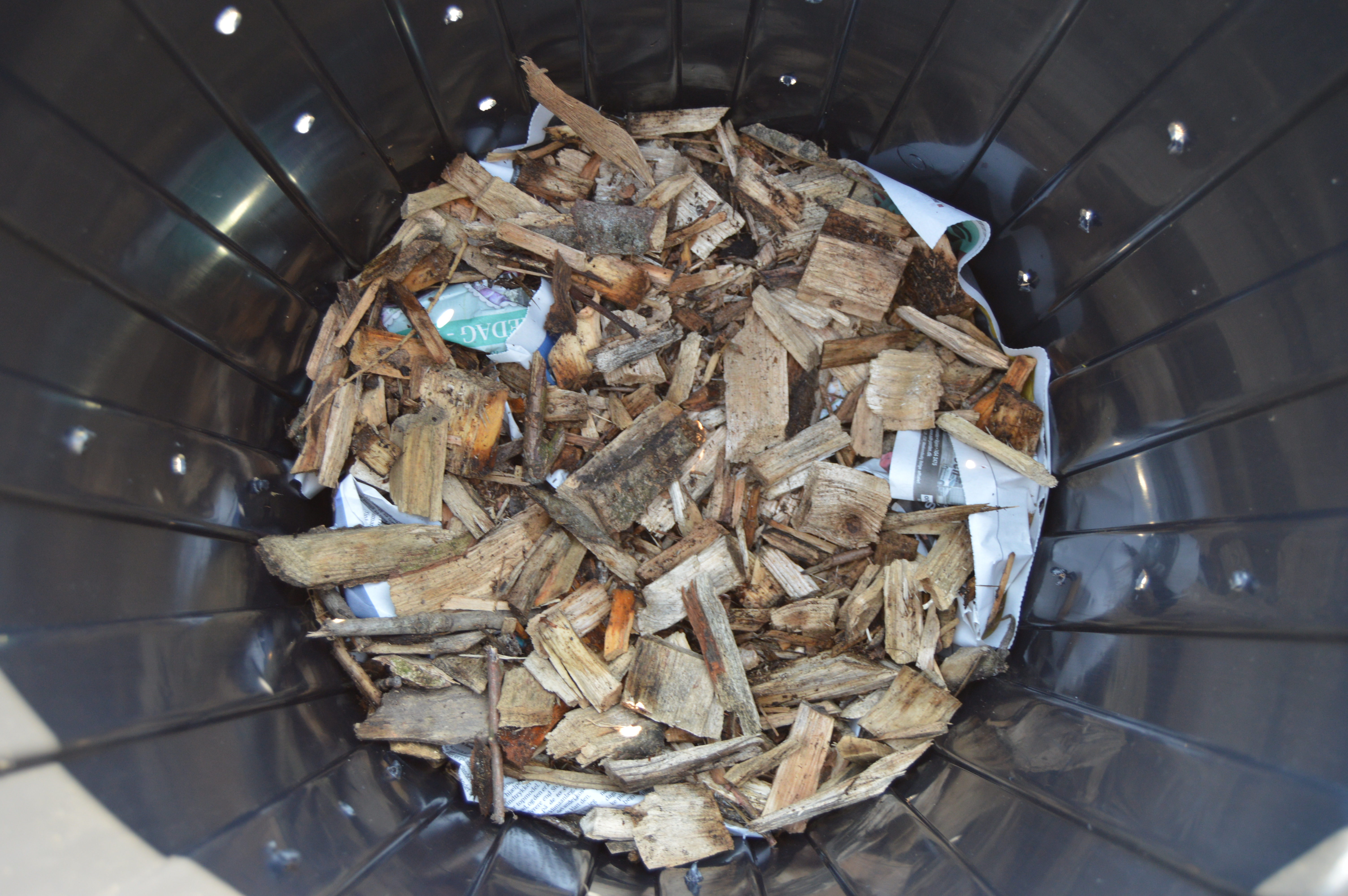 Step 6 torn newspaper and woodchips.JPG