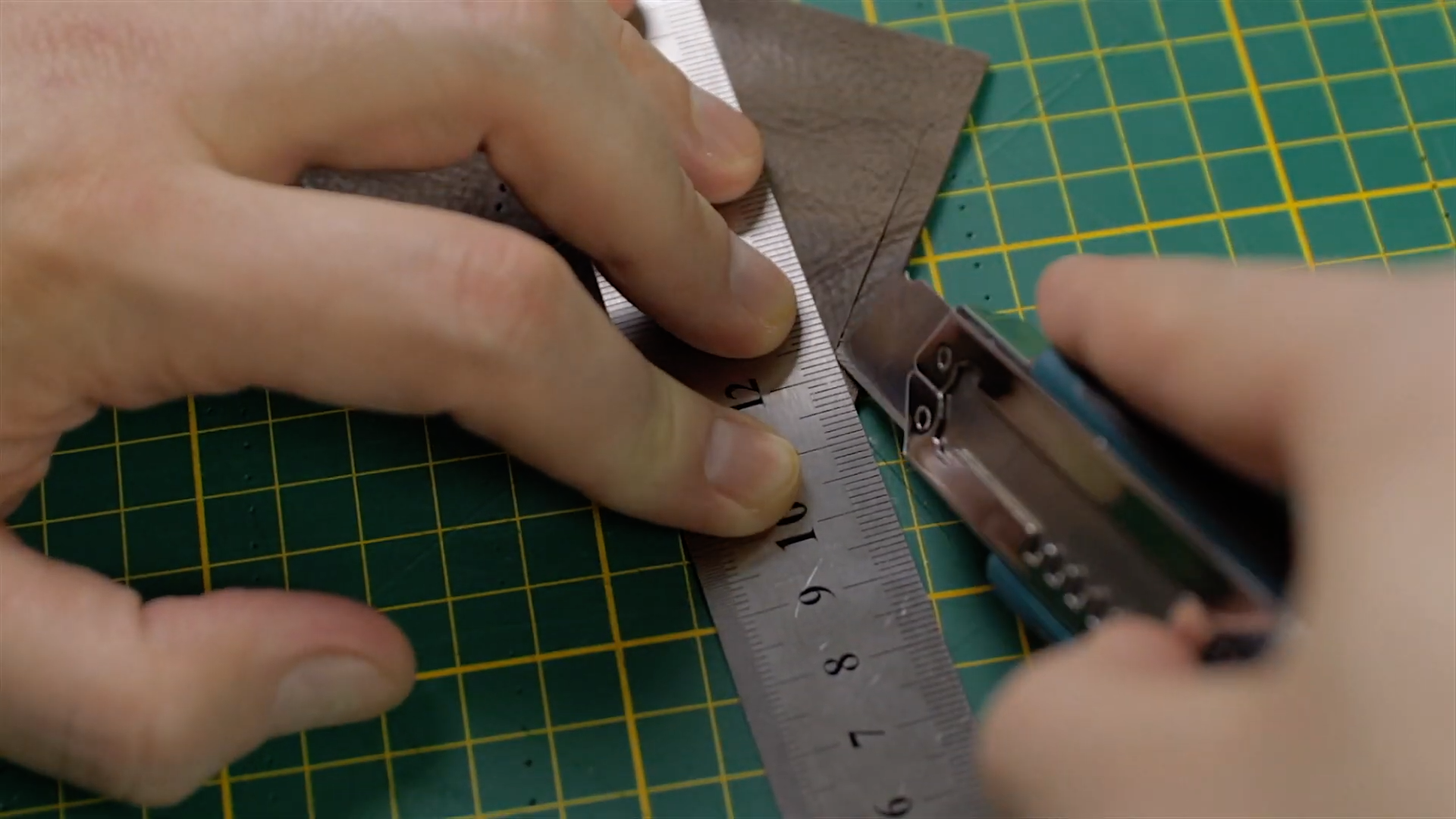 Step-4-Cutting-out-the-leather-pieces-3.png