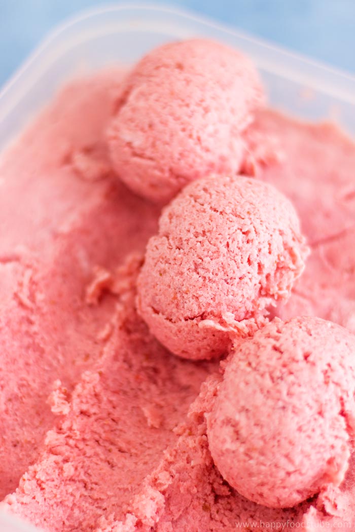 Strawberry-Banana-Frozen-Yogurt-Recipe.jpg