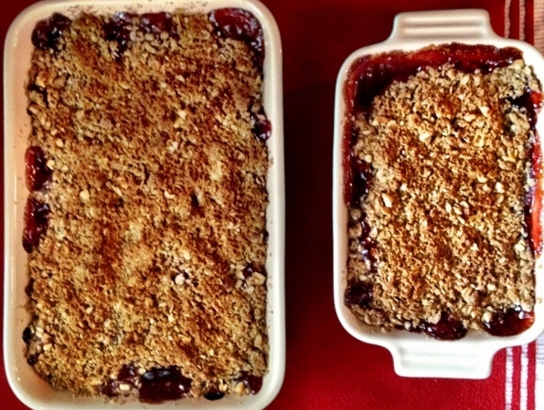 StrawberryRhubarbCrisp12 (640x539).jpg