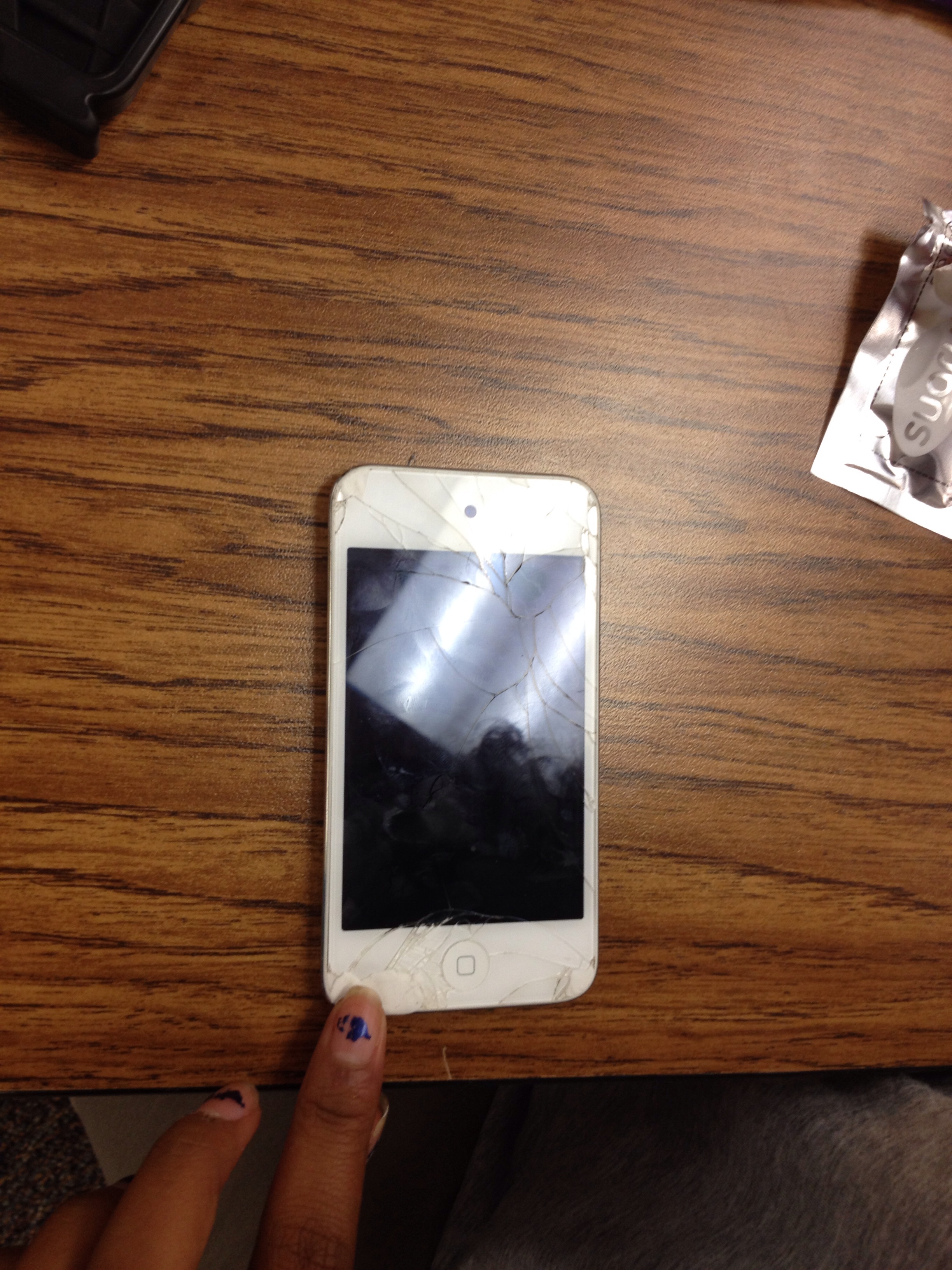 Sugru night fixin cracks on iphone.jpg