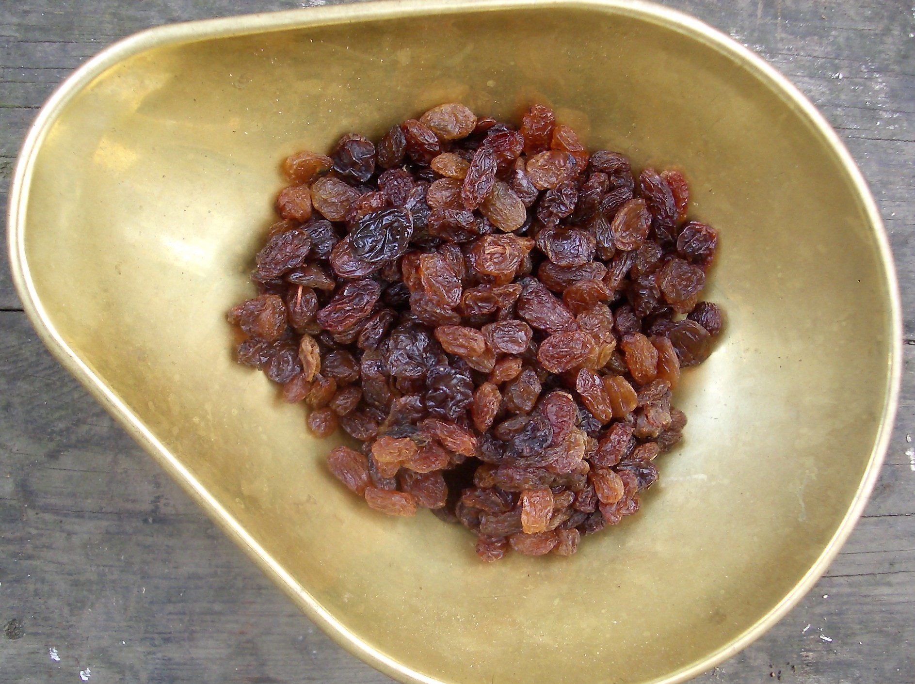 Sultanas in pan.JPG