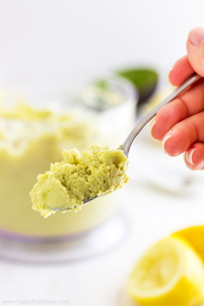 Super-Healthy-Creamy-Avocado-Hummus-Closeup.jpg