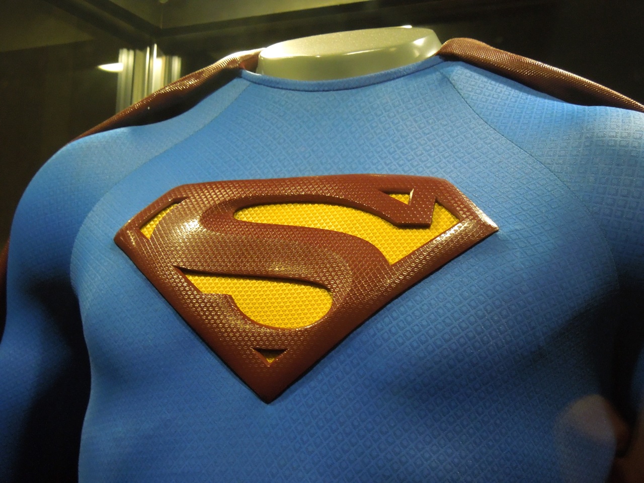 Superman Returns chest symbol.jpg