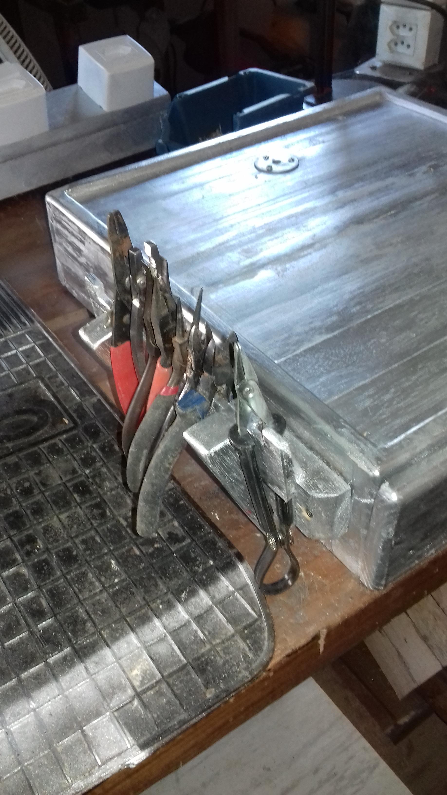 Suporte alicates.jpg